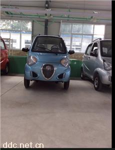  熊猫款代步电动汽车